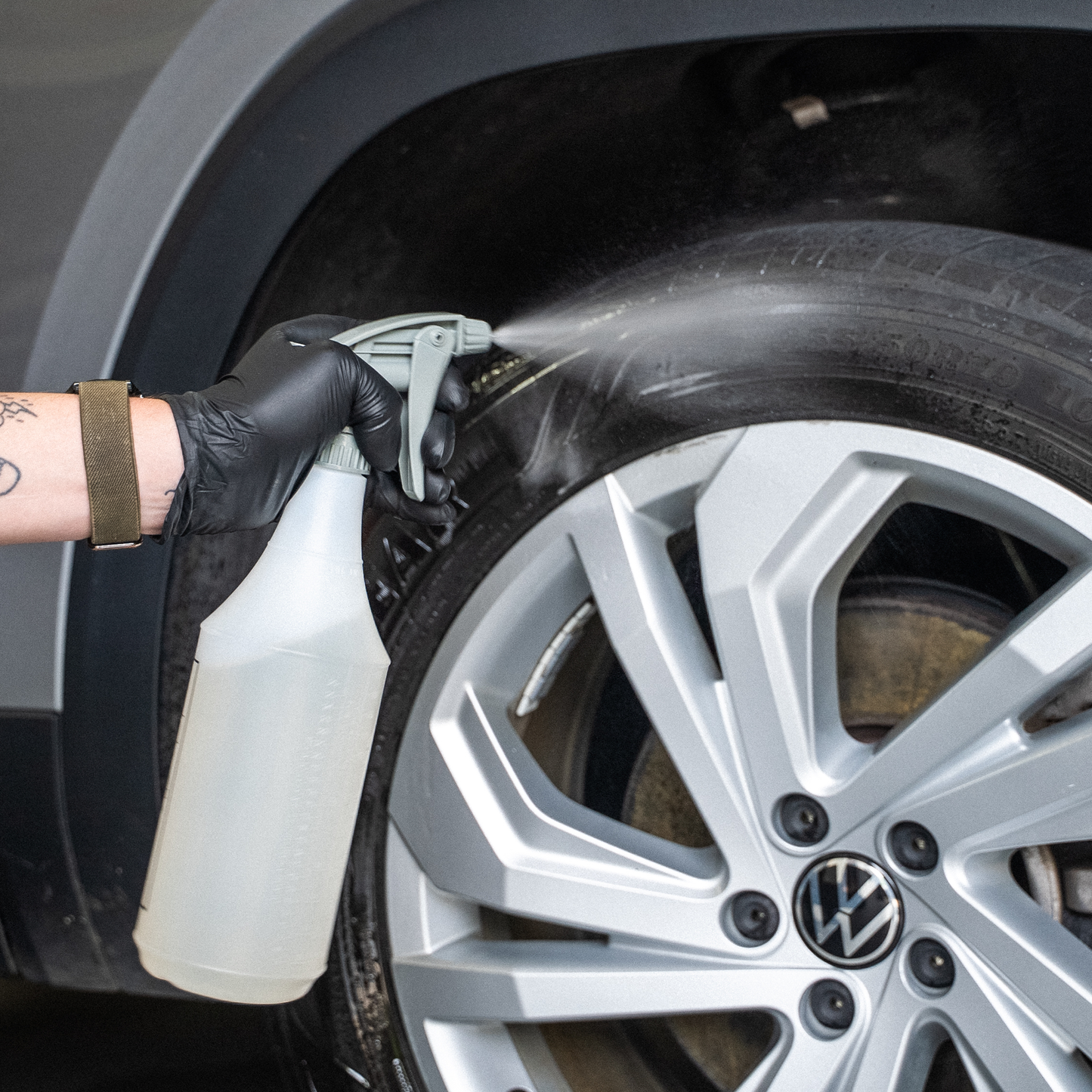 Malco Automotive Essentials Series Clear Solvent-based Dressing